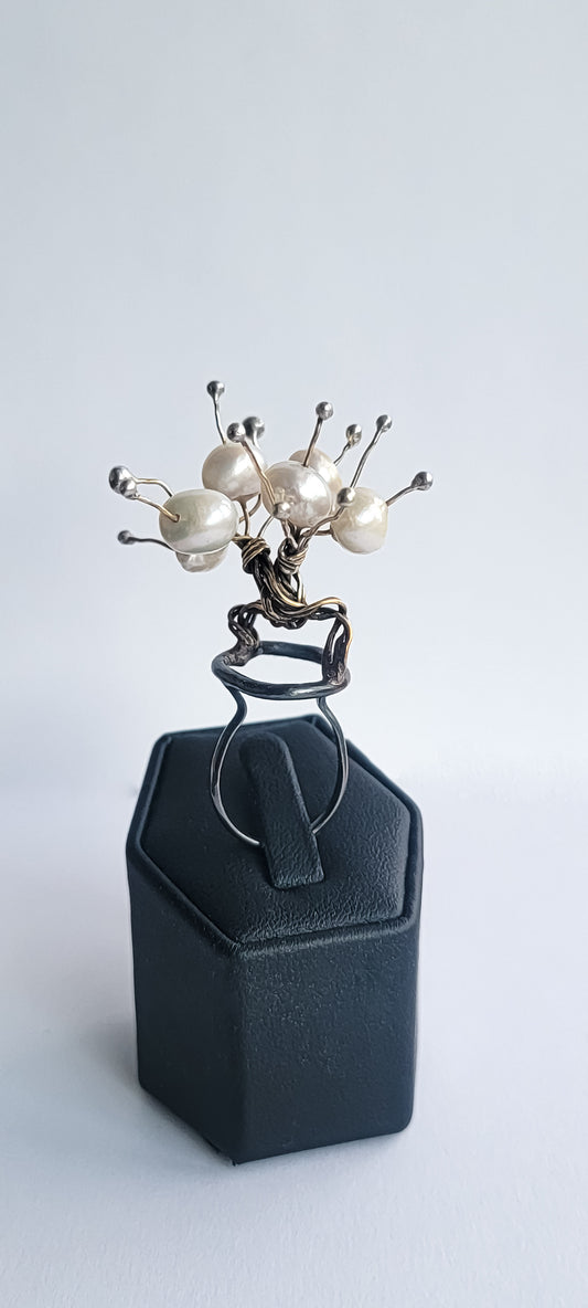 Tree Hugging Shadow Ring